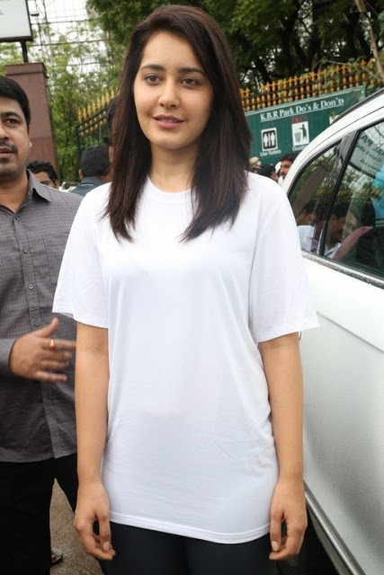 Rashi Khanna Long Hair In White T Shirt 16